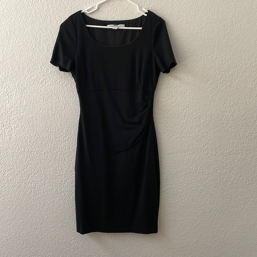 Elegant Diane von Furstenburg cocktail dress. Side zipper in excellent condition